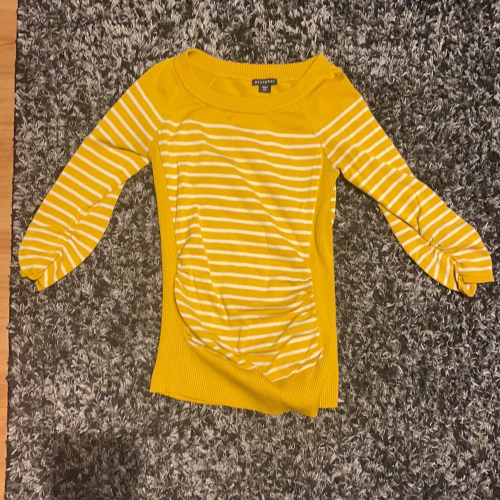 Jersey. Open crew neck - mustard yellow w white